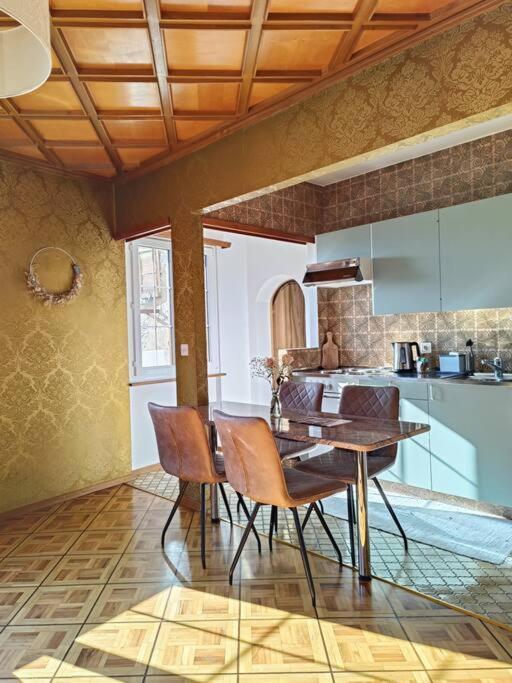 Casa Jenini - Wohnung Im Patrizierhaus Neben Schloss Leuk 외부 사진