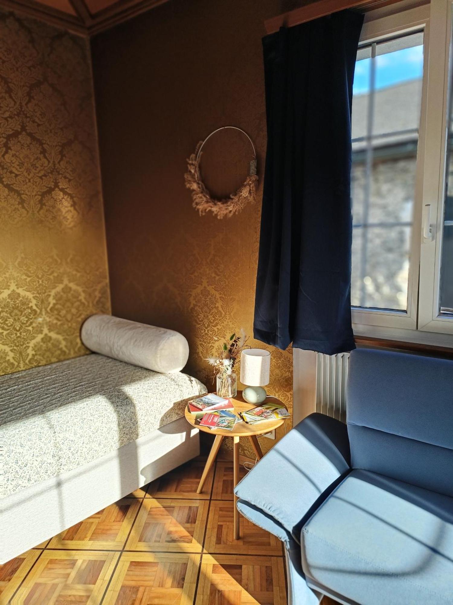 Casa Jenini - Wohnung Im Patrizierhaus Neben Schloss Leuk 외부 사진